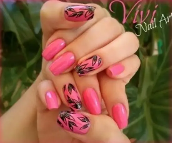 arte de uñas rosadas